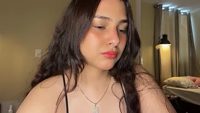 Snapshot of xSelena chatting on 02-22-26, 08:40 xSelena online show from 02-22-26, 08:40