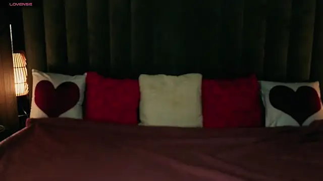 Daphne Moss online show from 02-21-26, 01:56