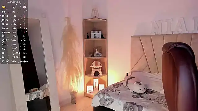  Niah  online show from 02-06-25, 08:13