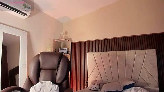  Niah  online show from 09-15-25, 08:42