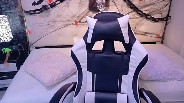 tamara colliins  online show from 10-26-25, 04:29