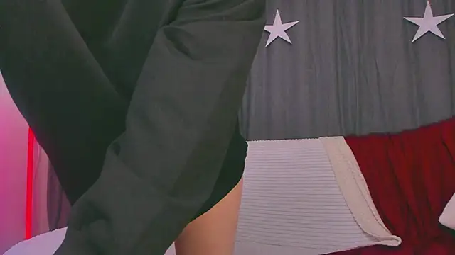 Snapshot of Eva_Doo chatting on 12-16-25, 11:43 Eva Doo online show from 12-16-25, 11:43