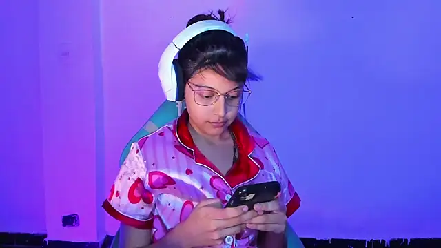 Little Lisy online show from 10-31-25, 04:13