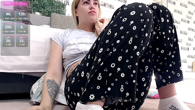 sweetdaiana23 online show from 03-21-25, 12:40