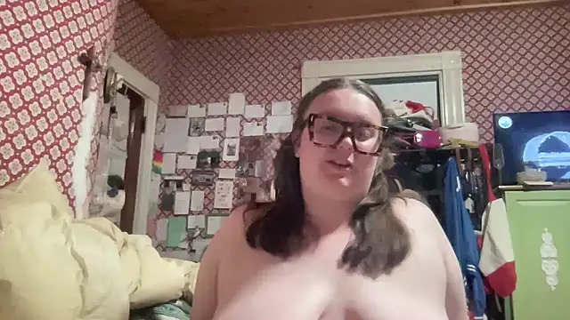 Snapshot of rosaliehale chatting on 05-20-26, 01:45 rosaliehale online show from 05-20-26, 01:45