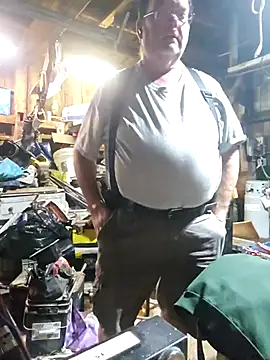 Snapshot of mrwizard4570 chatting on 12-18-25, 11:00 mrwizard4570 online show from 12-18-25, 11:00