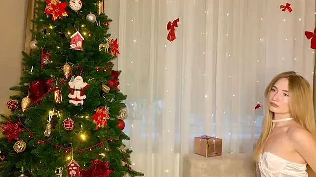 Snapshot of bella__rose chatting on 12-17-25, 01:17 bella rose online show from 12-17-25, 01:17