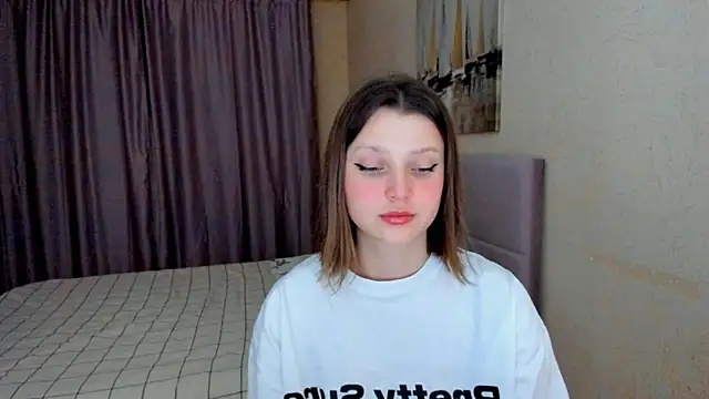 Snapshot of SoniNesti chatting on 11-25-25, 03:12 SoniNesti online show from 11-25-25, 03:12