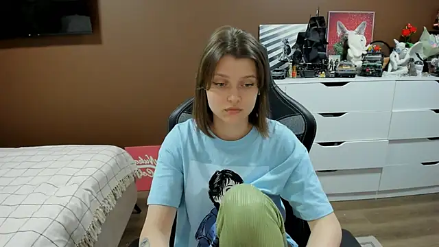 Snapshot of SoniNesti chatting on 07-22-26, 03:04 SoniNesti online show from 07-22-26, 03:04