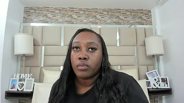 ShaniaBrownn online show from 01-31-26, 07:45