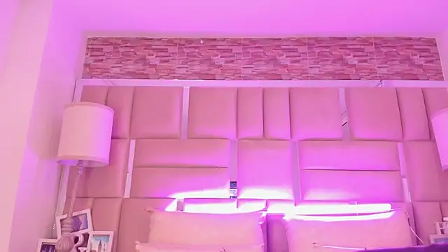 ShaniaBrownn online show from 05-12-26, 07:33