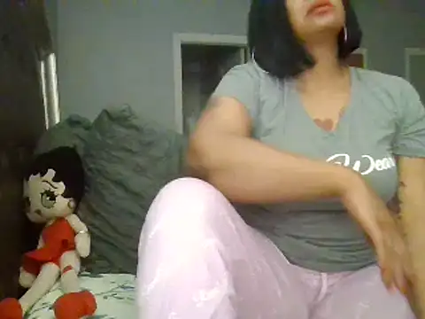 Snapshot of MSweetLindaParks chatting on 12-14-24, 01:06 MSweetLindaParks online show from 12-14-24, 01:06