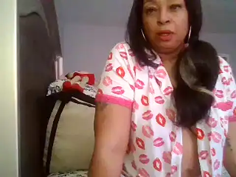 Snapshot of MSweetLindaParks chatting on 02-02-25, 02:24 MSweetLindaParks online show from 02-02-25, 02:24