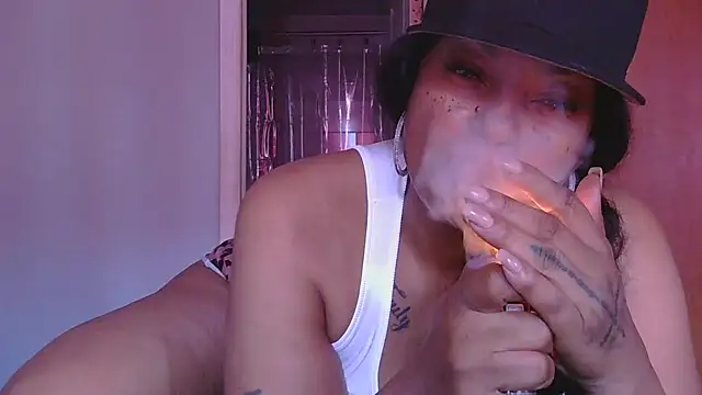 Snapshot of MSweetLindaParks chatting on 10-19-25, 03:34 MSweetLindaParks online show from 10-19-25, 03:34