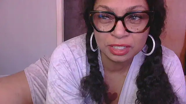 MSweetLindaParks online show from 12-21-25, 06:04