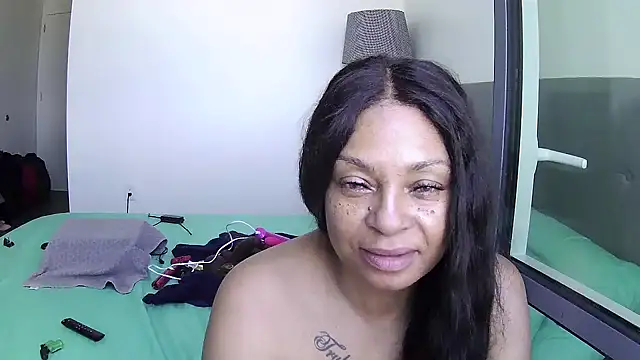 Snapshot of MSweetLindaParks chatting on 06-24-26, 04:17 MSweetLindaParks online show from 06-24-26, 04:17