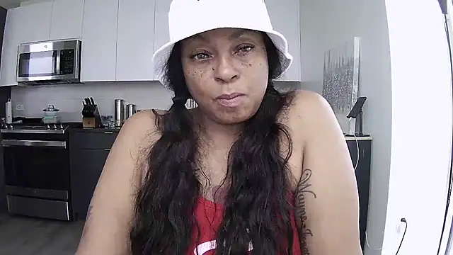 Snapshot of MSweetLindaParks chatting on 07-21-26, 05:48 MSweetLindaParks online show from 07-21-26, 05:48