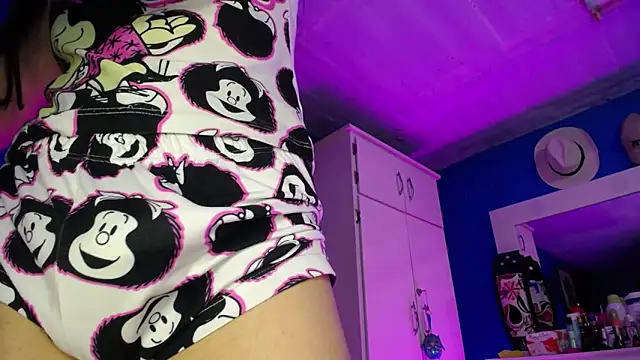 Snapshot of Lunahoney1 chatting on 10-21-25, 07:14 Lunahoney1 online show from 10-21-25, 07:14