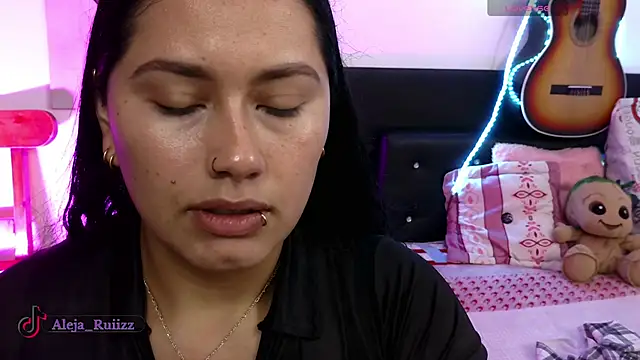 LauraRuiz1 online show from 09-08-25, 11:15