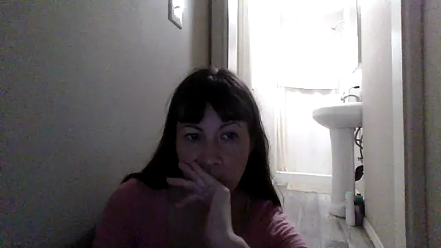 Snapshot of petitedoll29 chatting on 10-31-25, 08:21 petitedoll29 online show from 10-31-25, 08:21