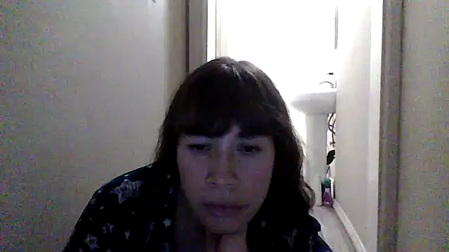 Snapshot of petitedoll29 chatting on 11-26-25, 01:50 petitedoll29 online show from 11-26-25, 01:50