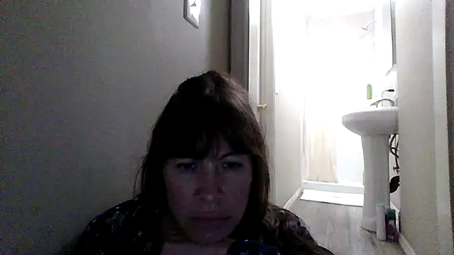 Snapshot of petitedoll29 chatting on 12-01-25, 01:21 petitedoll29 online show from 12-01-25, 01:21