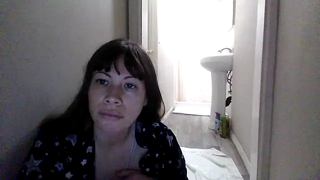 Snapshot of petitedoll29 chatting on 12-17-25, 09:21 petitedoll29 online show from 12-17-25, 09:21