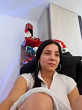 Snapshot of miaeyes chatting on 12-17-24, 04:43 miaeyes online show from 12-17-24, 04:43