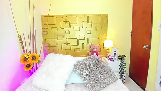 Julia Haye online show from 12-07-24, 01:47