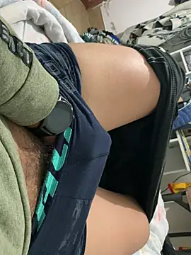 Snapshot of elvis0966 chatting on 01-01-25, 04:50 elvis0966 online show from 01-01-25, 04:50