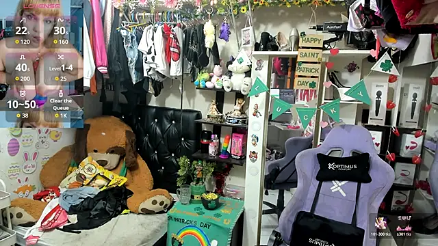 Snapshot of allsson_queen chatting on 03-18-26, 04:15 allsson queen online show from 03-18-26, 04:15
