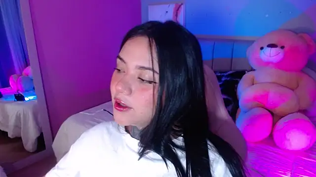 Snapshot of kim_blake chatting on 12-14-24, 10:56 kim blake online show from 12-14-24, 10:56