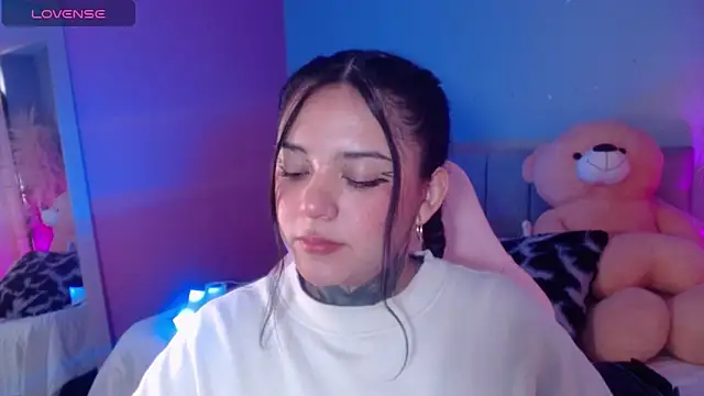 Snapshot of kim_blake chatting on 12-17-24, 02:11 kim blake online show from 12-17-24, 02:11