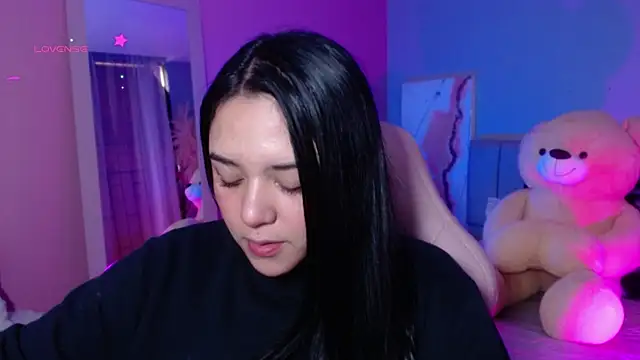 Snapshot of kim_blake chatting on 12-23-24, 01:03 kim blake online show from 12-23-24, 01:03