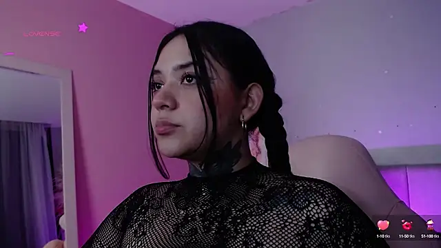 Snapshot of kim_blake chatting on 01-14-25, 11:37 kim blake online show from 01-14-25, 11:37