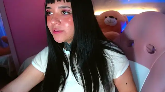 Snapshot of kim_blake chatting on 02-25-25, 04:00 kim blake online show from 02-25-25, 04:00