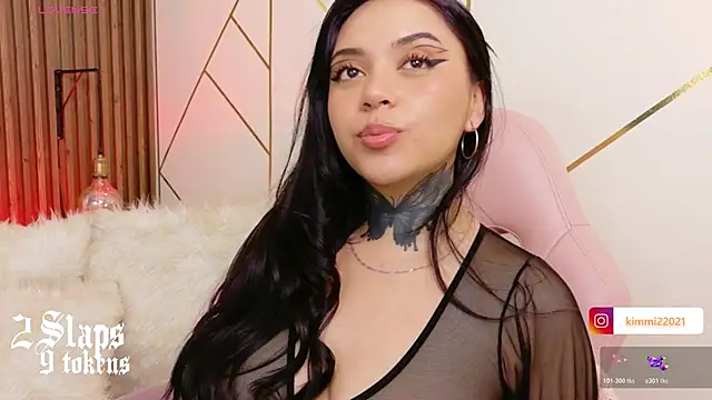 Snapshot of kim_blake chatting on 10-20-25, 01:06 kim blake online show from 10-20-25, 01:06