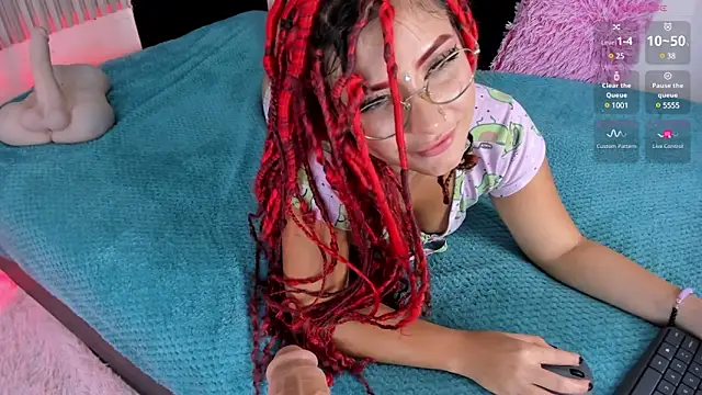 Snapshot of aly_nucita_ chatting on 12-17-24, 11:27 aly nucita online show from 12-17-24, 11:27