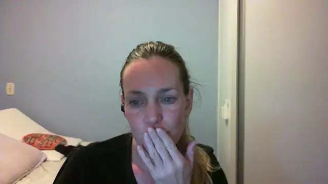 Annylove1 online show from 10-19-25, 12:22