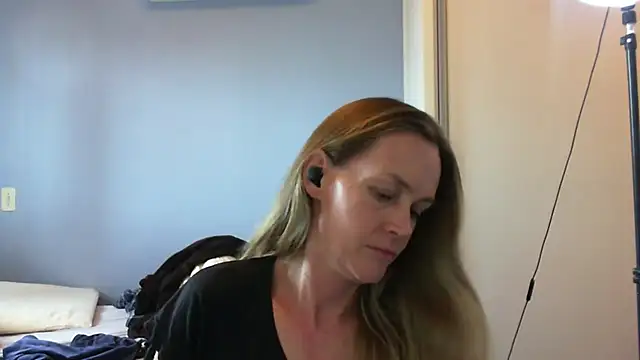 Annylove1 online show from 10-29-25, 03:47