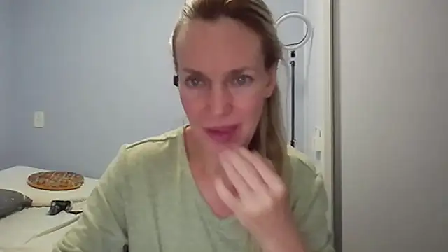 Annylove1 online show from 04-11-26, 12:26