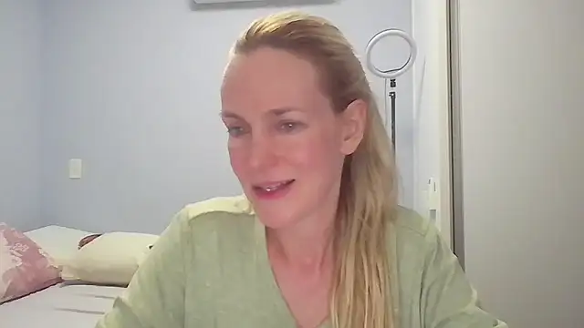 Snapshot of Annylove1 chatting on 04-27-26, 12:30 Annylove1 online show from 04-27-26, 12:30