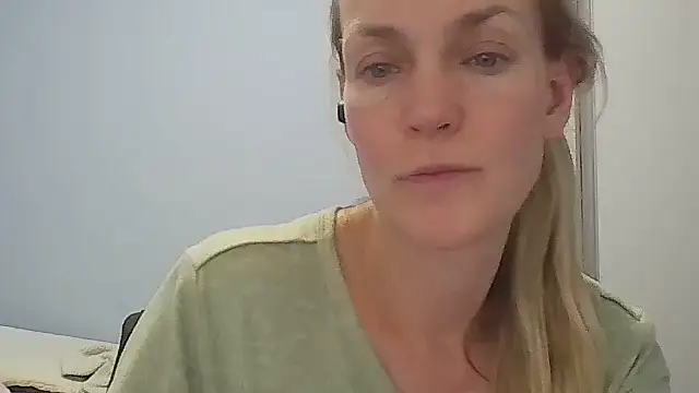 Snapshot of Annylove1 chatting on 04-29-26, 12:27 Annylove1 online show from 04-29-26, 12:27