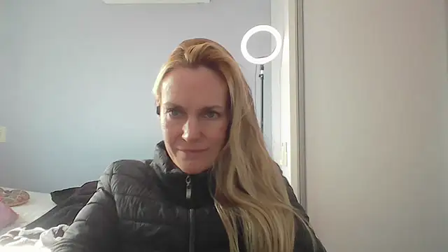 Snapshot of Annylove1 chatting on 05-11-26, 04:59 Annylove1 online show from 05-11-26, 04:59