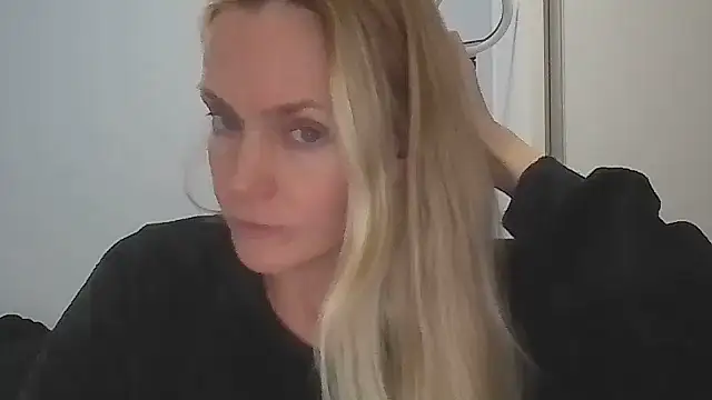Snapshot of Annylove1 chatting on 05-13-26, 12:08 Annylove1 online show from 05-13-26, 12:08