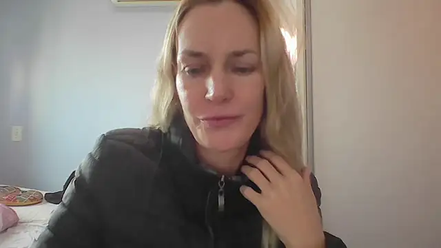 Snapshot of Annylove1 chatting on 05-14-26, 12:23 Annylove1 online show from 05-14-26, 12:23