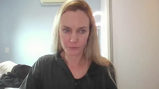 Snapshot of Annylove1 chatting on 05-15-26, 04:47 Annylove1 online show from 05-15-26, 04:47