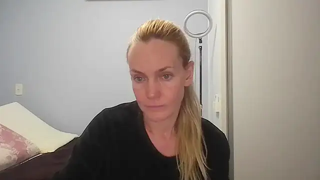 Snapshot of Annylove1 chatting on 05-17-26, 12:30 Annylove1 online show from 05-17-26, 12:30
