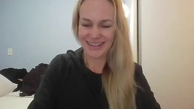 Snapshot of Annylove1 chatting on 05-20-26, 12:22 Annylove1 online show from 05-20-26, 12:22