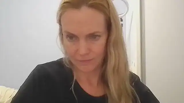 Snapshot of Annylove1 chatting on 05-22-26, 12:07 Annylove1 online show from 05-22-26, 12:07